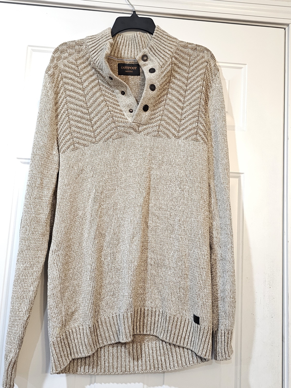 Outpost Markers Mixed Yarn  Henely Sweater Size Large{Bx27}